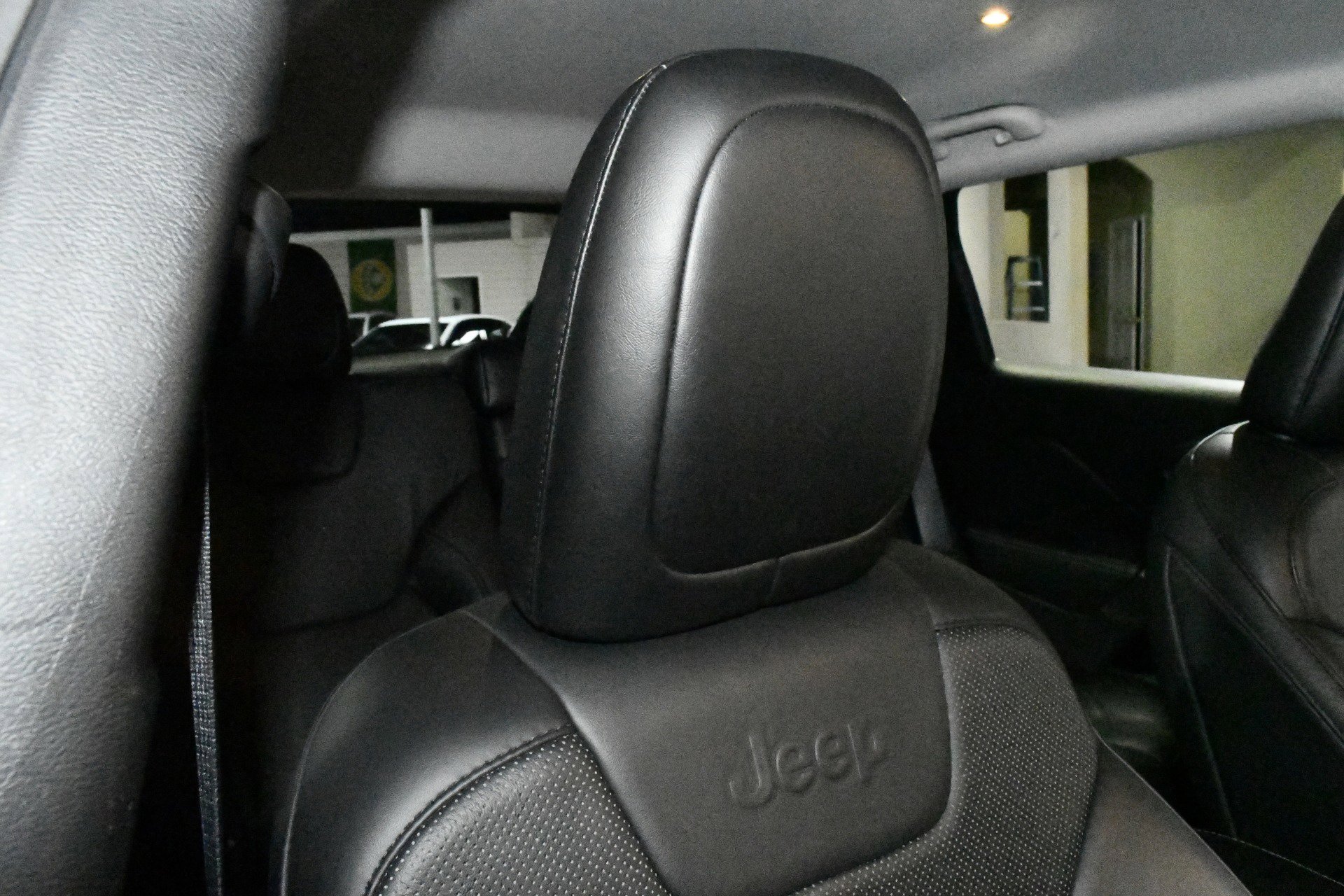 Used 2019 Jeep Cherokee Limited image 10