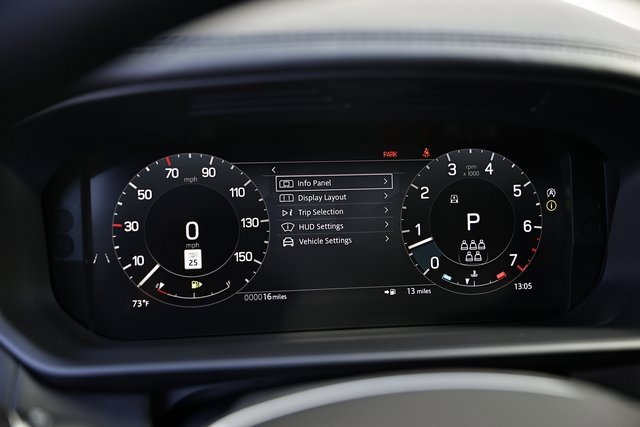 New 2025 Land Rover Discovery Metropolitan Edition image 39