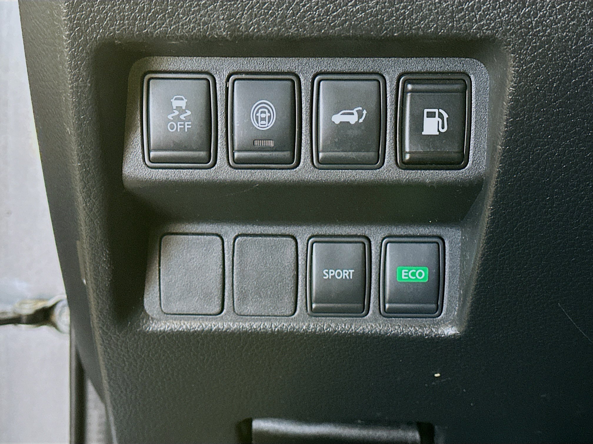 Used 2020 Nissan Rogue SV FWD image 16