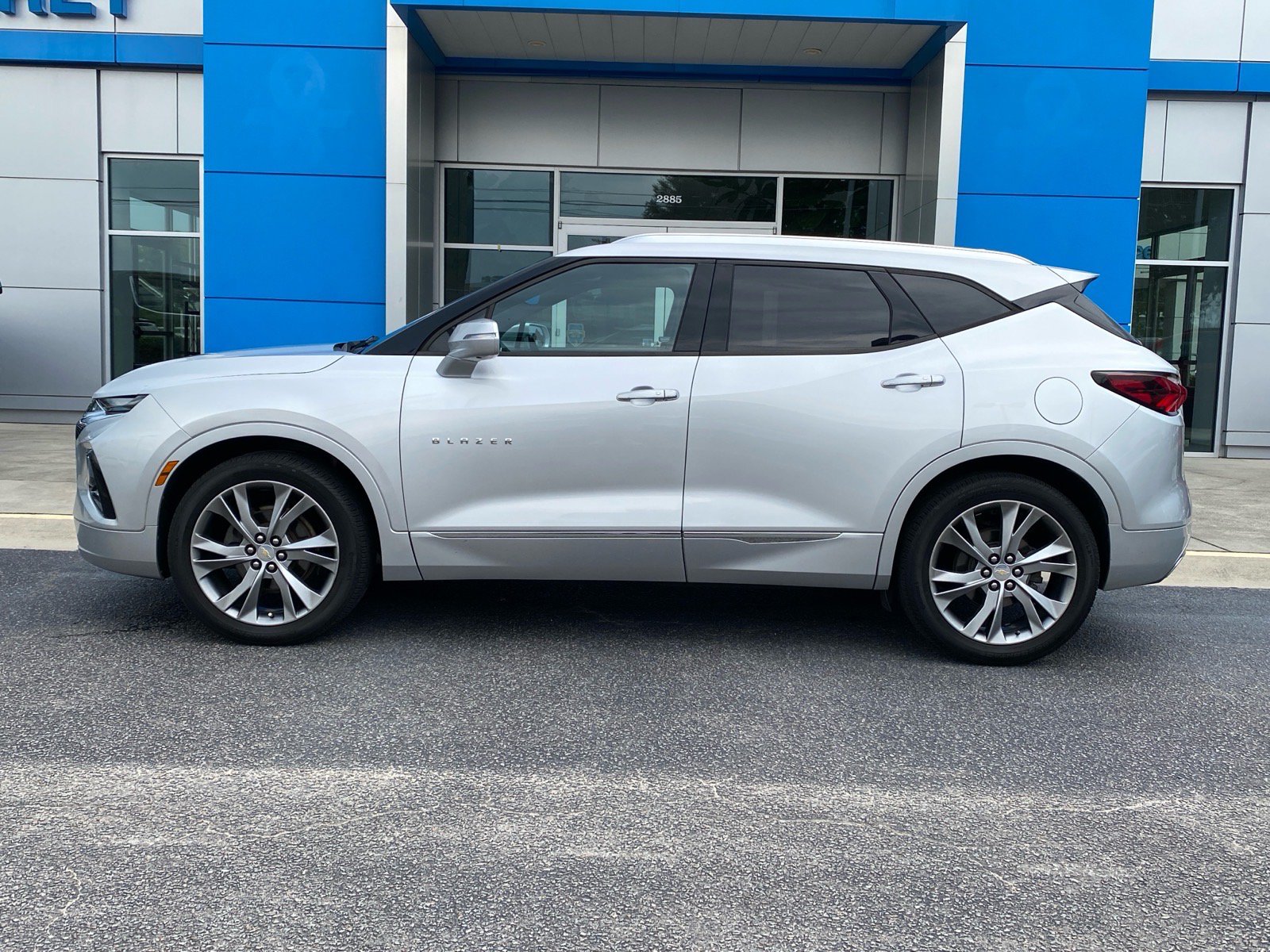 Used 2019 Chevrolet Blazer Premier w/ Sun and Wheels Package FWD image 2