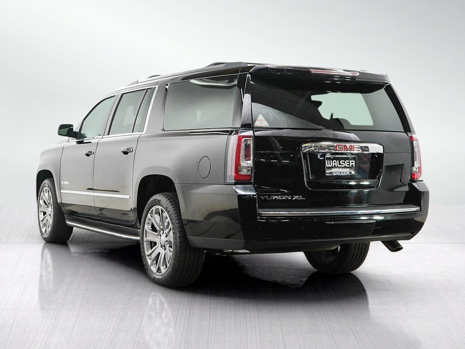 Used 2017 GMC Yukon XL Denali w/ Open Road Package AWD/4WD image 3