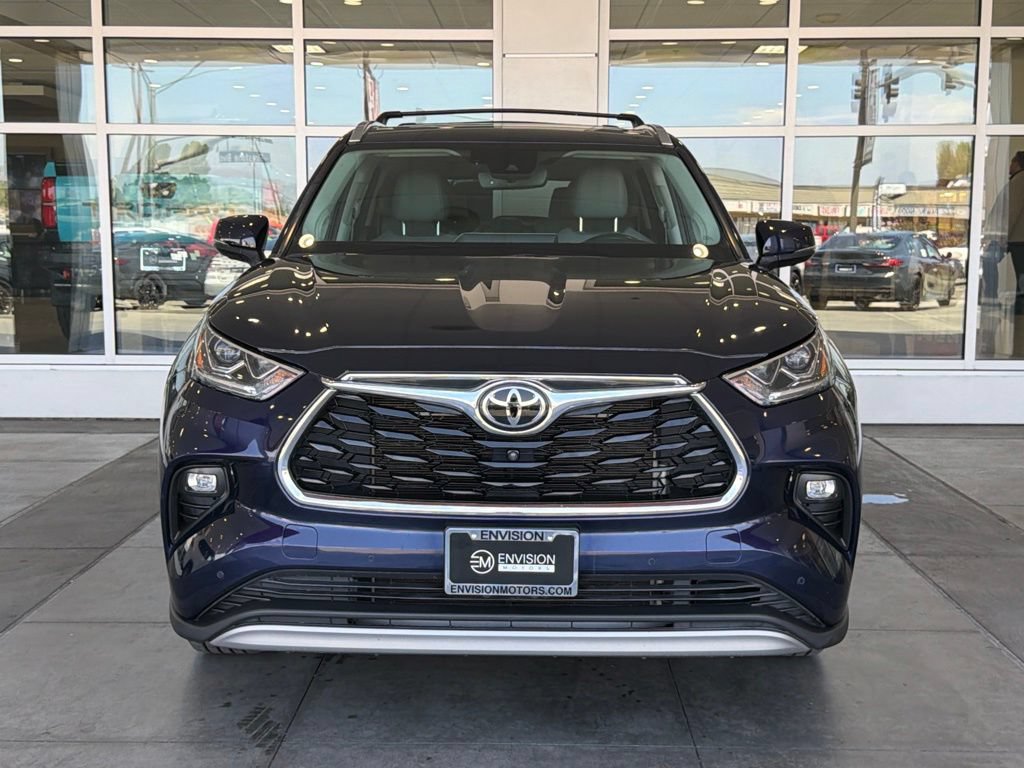 Used 2022 Toyota Highlander Platinum AWD/4WD image 4