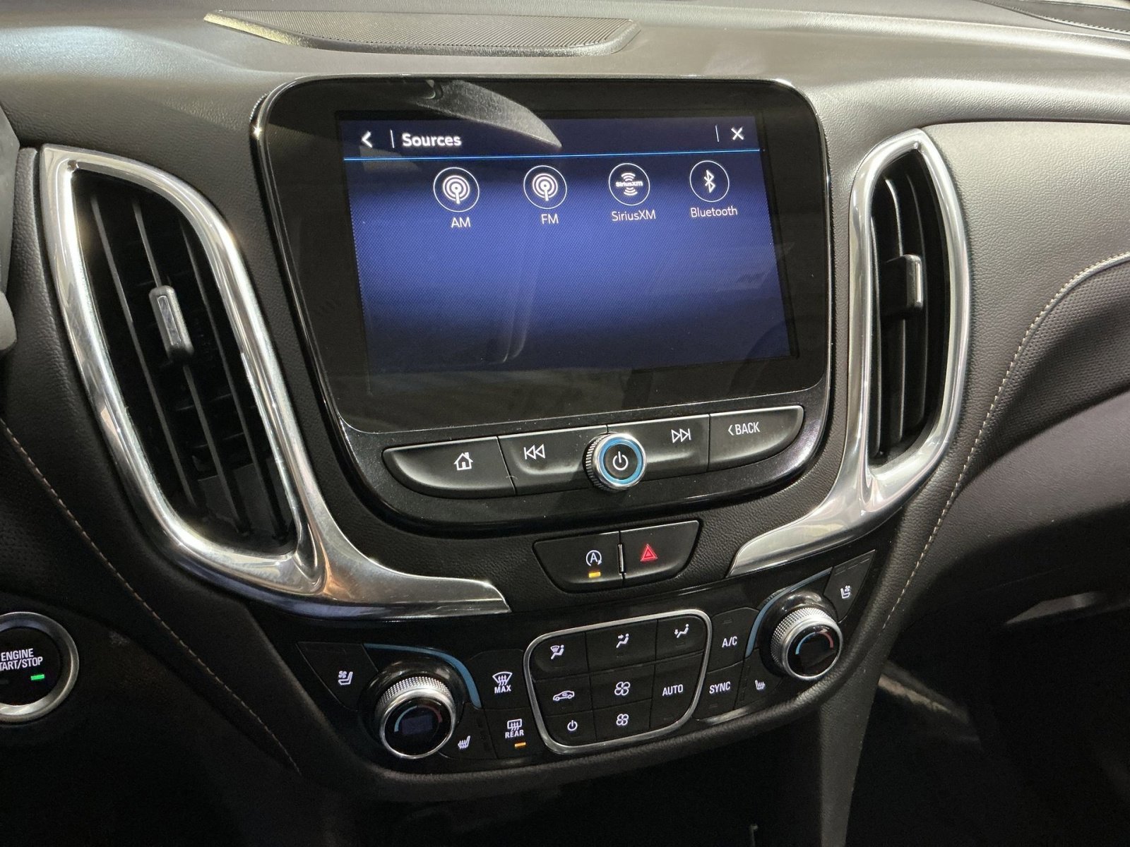 Used 2022 Chevrolet Equinox Premier image 26