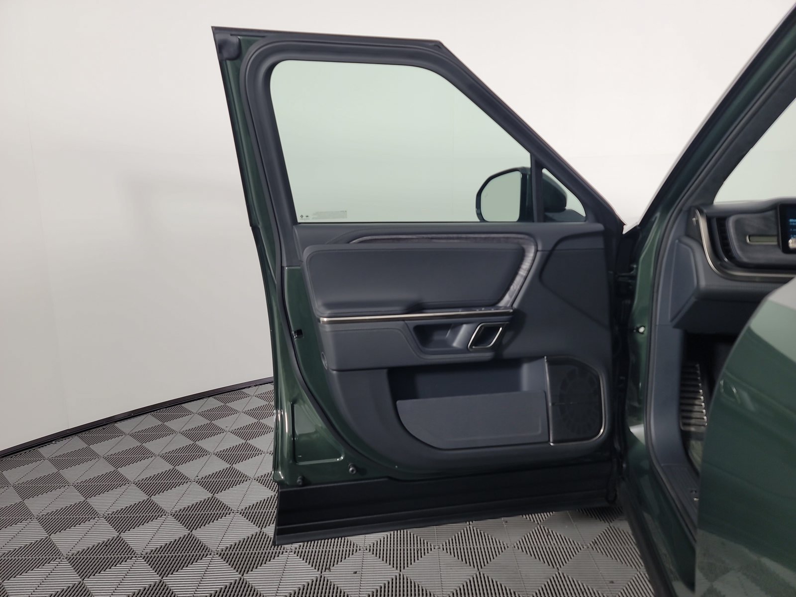 Used 2022 Rivian R1S Launch Edition Quad AWD/4WD image 16