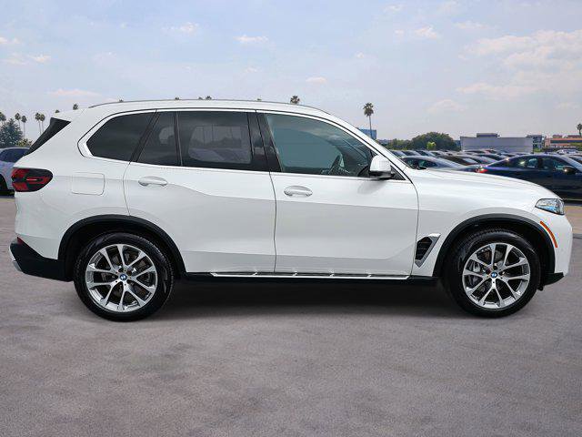 Used 2025 BMW X5 sDrive40i w/ Premium Package image 4