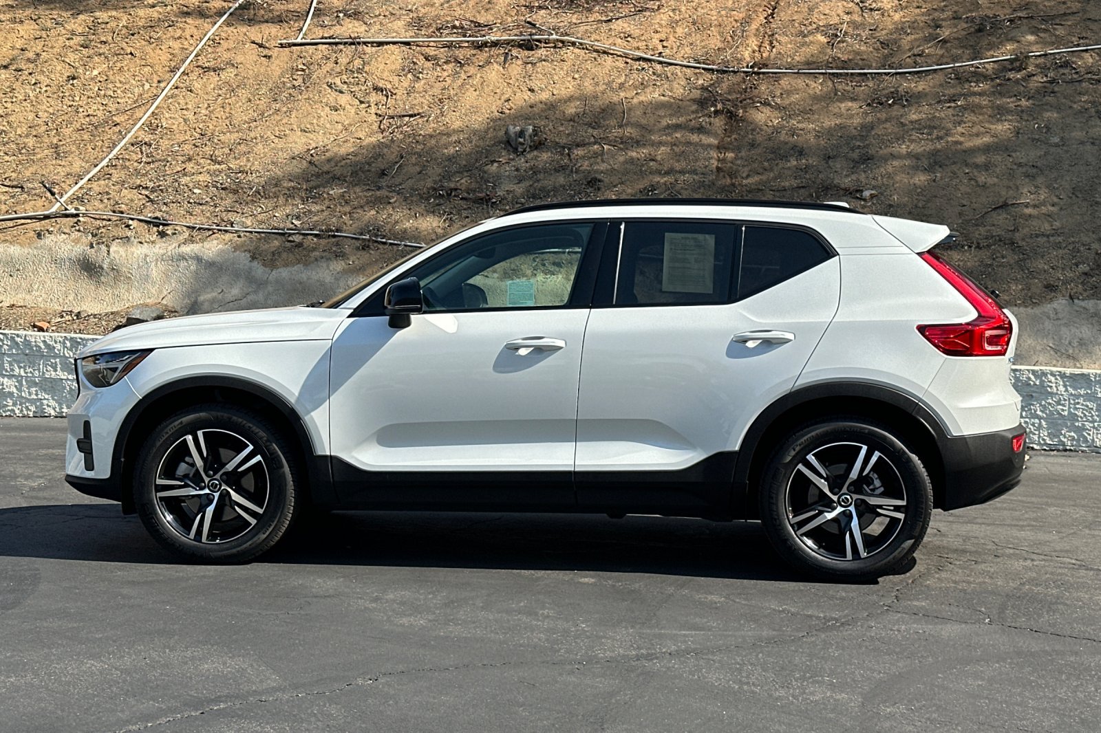 Certified 2026 Volvo XC40 B4 Core w/ Protection Package FWD image 8