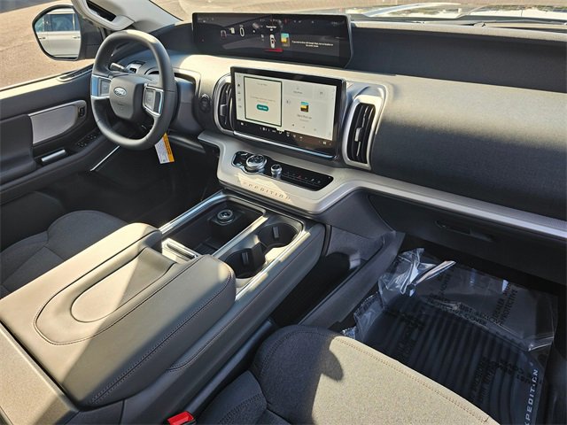 New 2025 Ford Expedition Active image 16