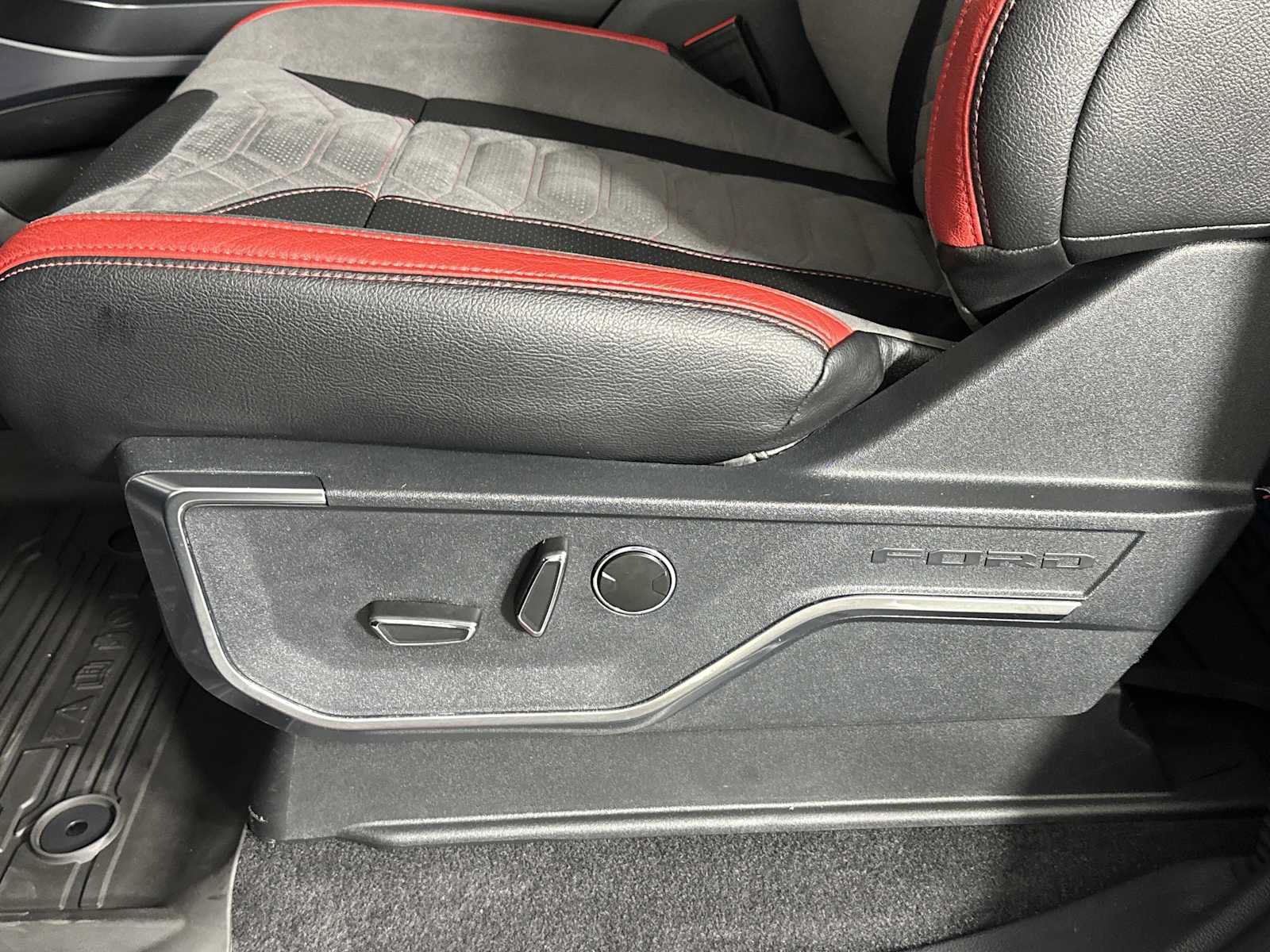 Used 2025 Ford F150 Raptor AWD/4WD image 12