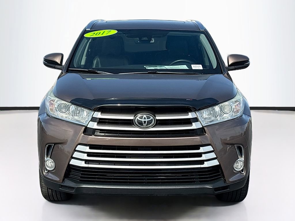 Used 2017 Toyota Highlander XLE AWD/4WD image 2