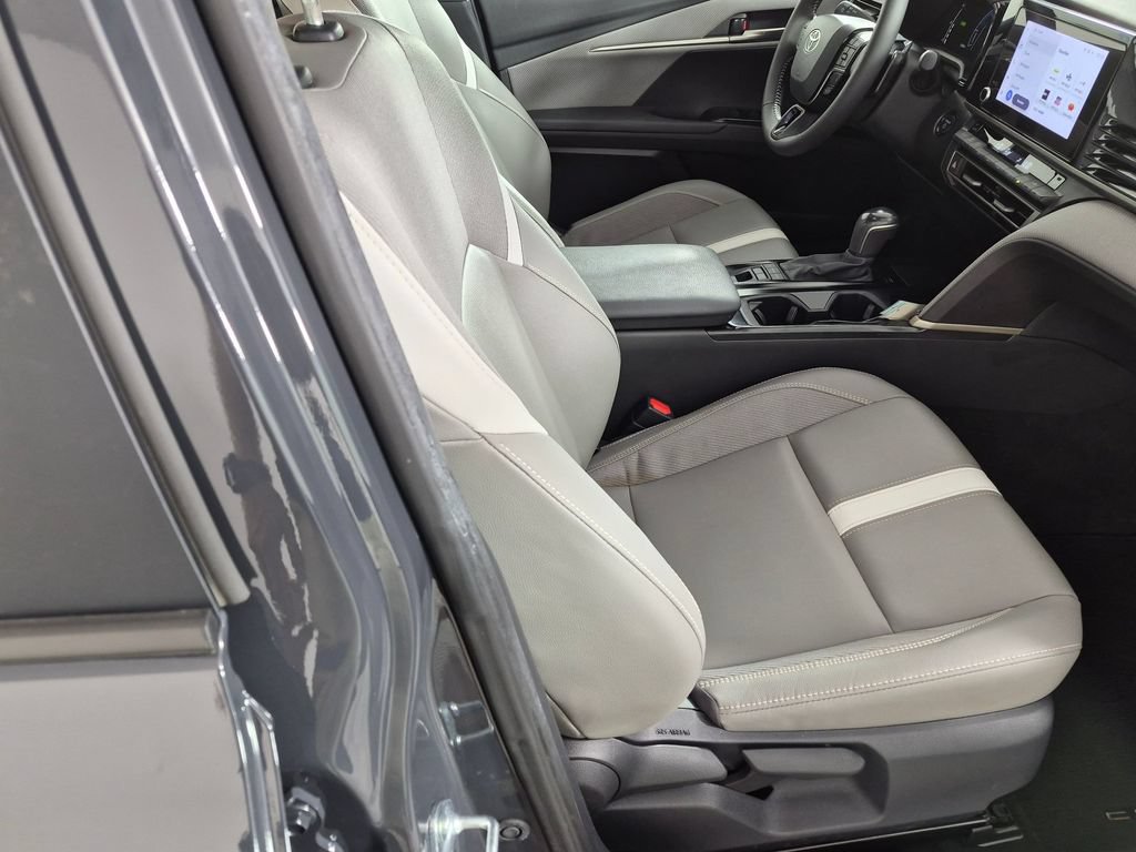 Used 2025 Toyota Camry SE FWD image 28