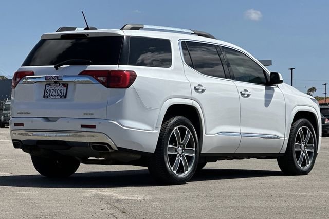 Used 2017 GMC Acadia Denali w/ Technology Package AWD/4WD image 4