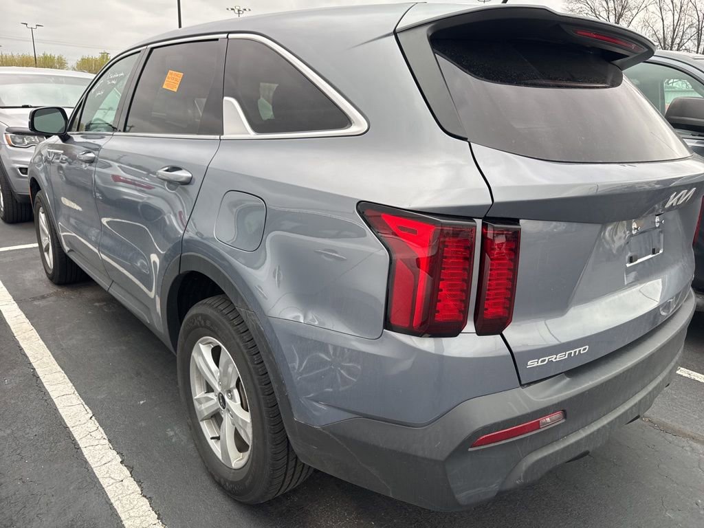 Used 2023 Kia Sorento LX image 4