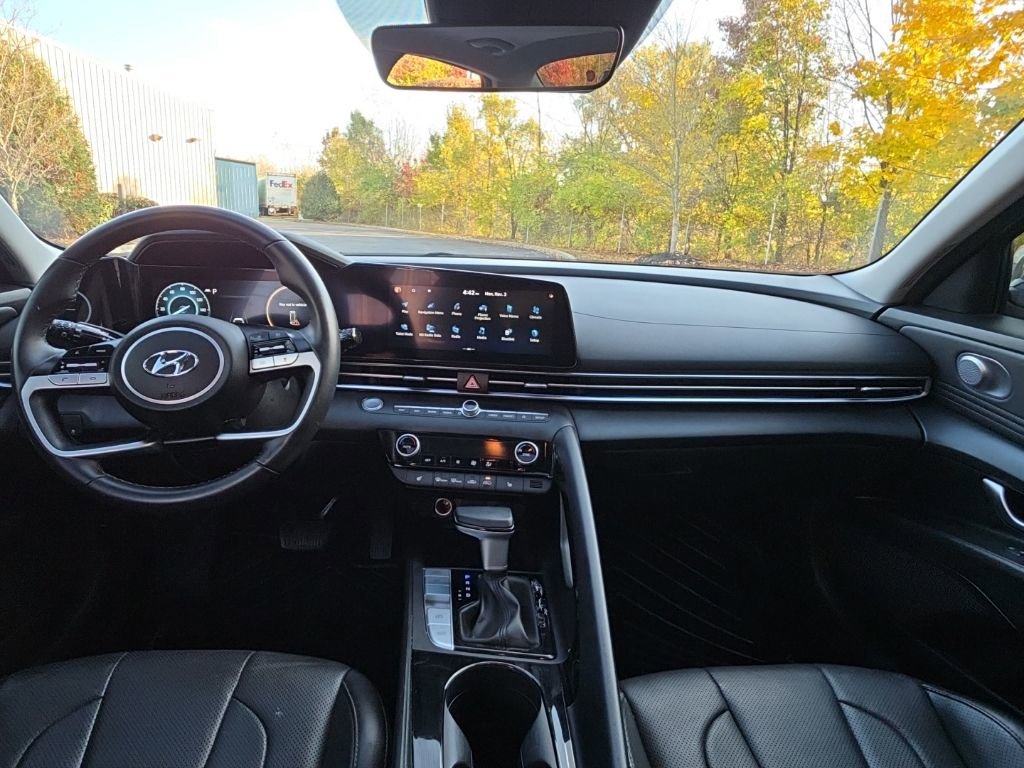 Used 2023 Hyundai Elantra Limited image 32