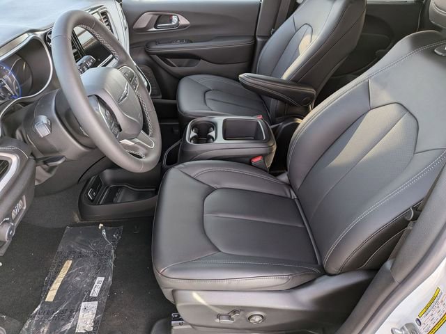 New 2026 Chrysler Pacifica Select image 11