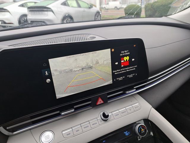 Used 2025 Hyundai Elantra Limited image 17