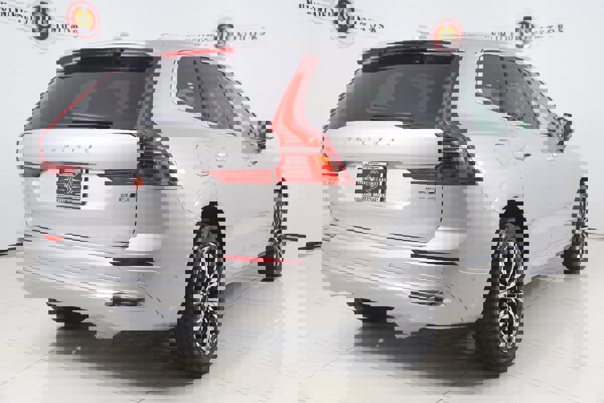 Used 2023 Volvo XC60 B5 Plus w/ Climate Package image 3