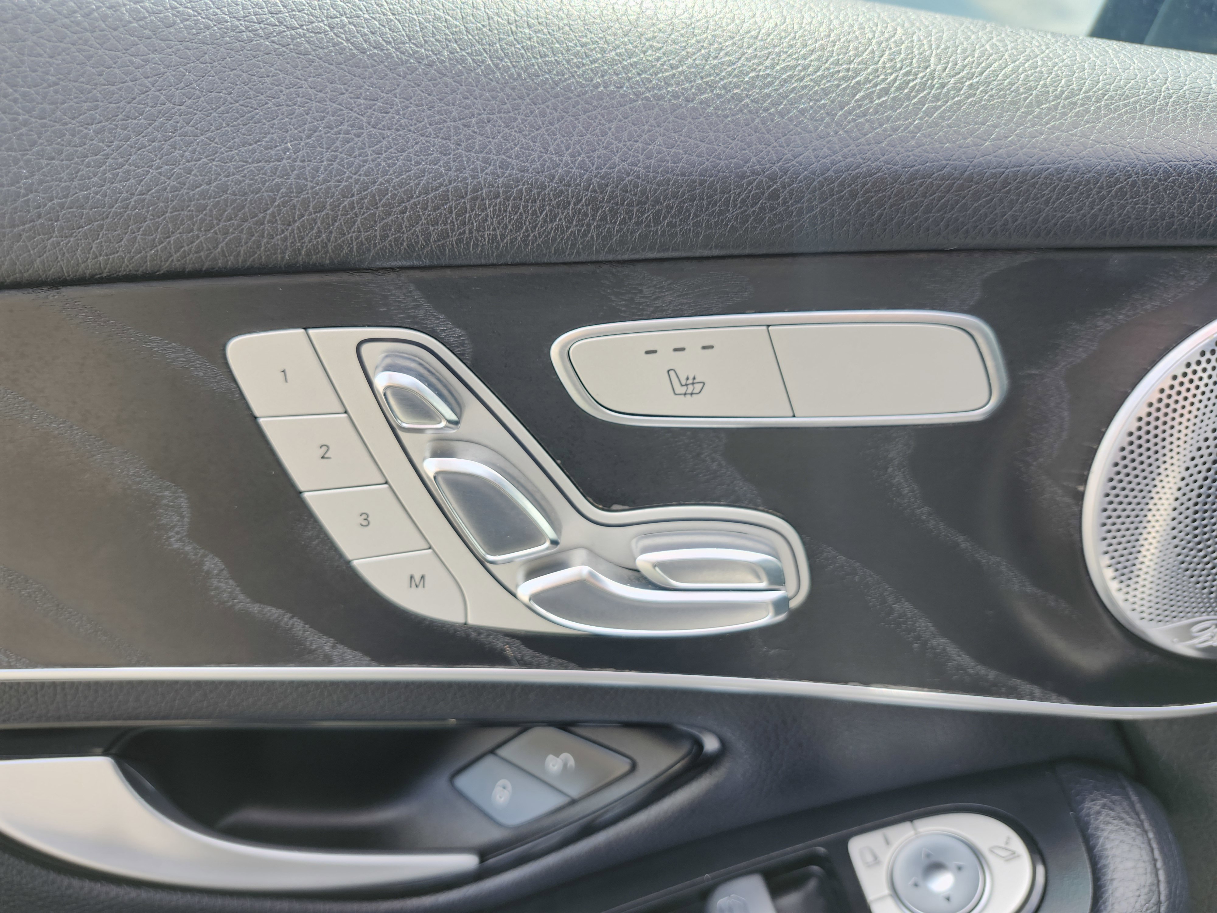 Used 2018 Mercedes-Benz GLC 300 4MATIC w/ Multimedia Package image 28