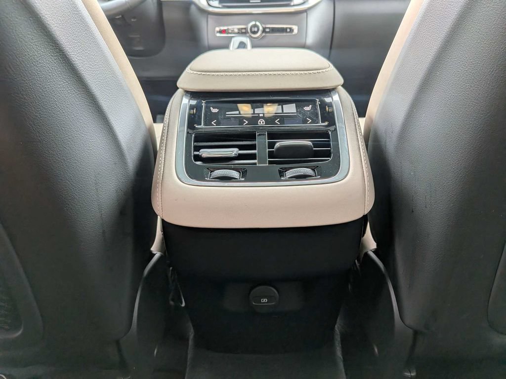 Certified 2026 Volvo XC90 B5 Plus w/ Protection Package Premier AWD/4WD image 19