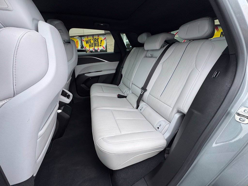 Used 2025 Cadillac Lyriq Sport AWD/4WD image 11