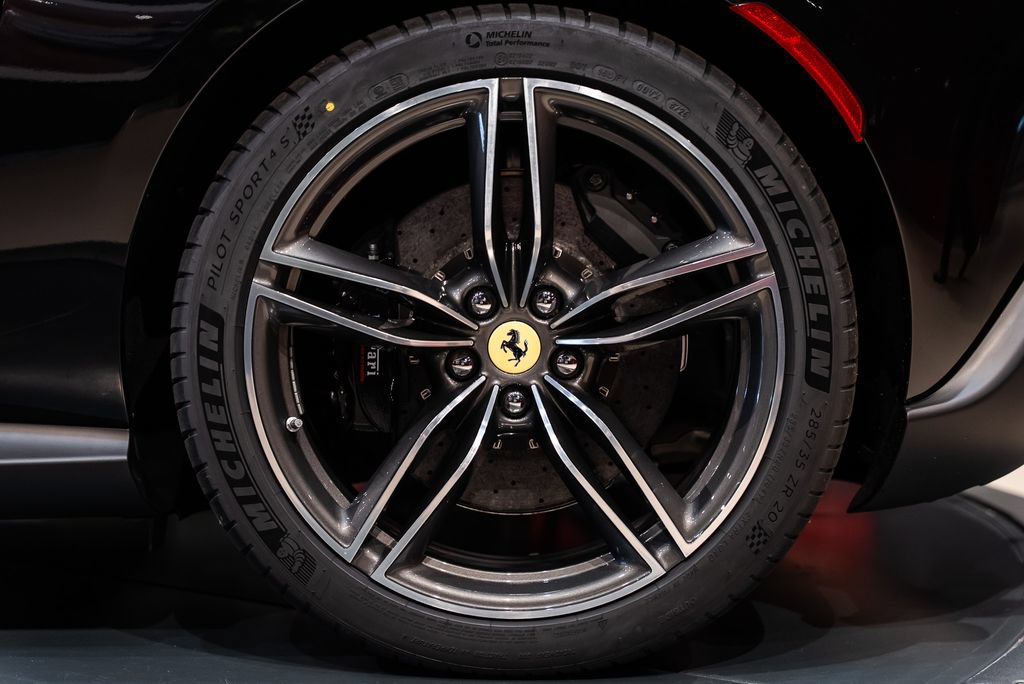 Used 2026 Ferrari Roma Spider RWD image 14