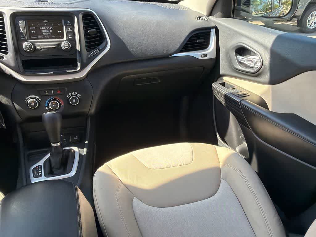 Used 2015 Jeep Cherokee Sport image 20