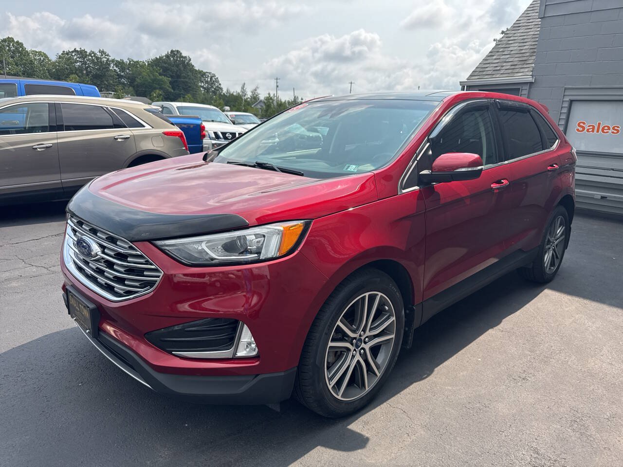 Used 2019 Ford Edge Titanium w/ Cold Weather Package AWD/4WD image 3