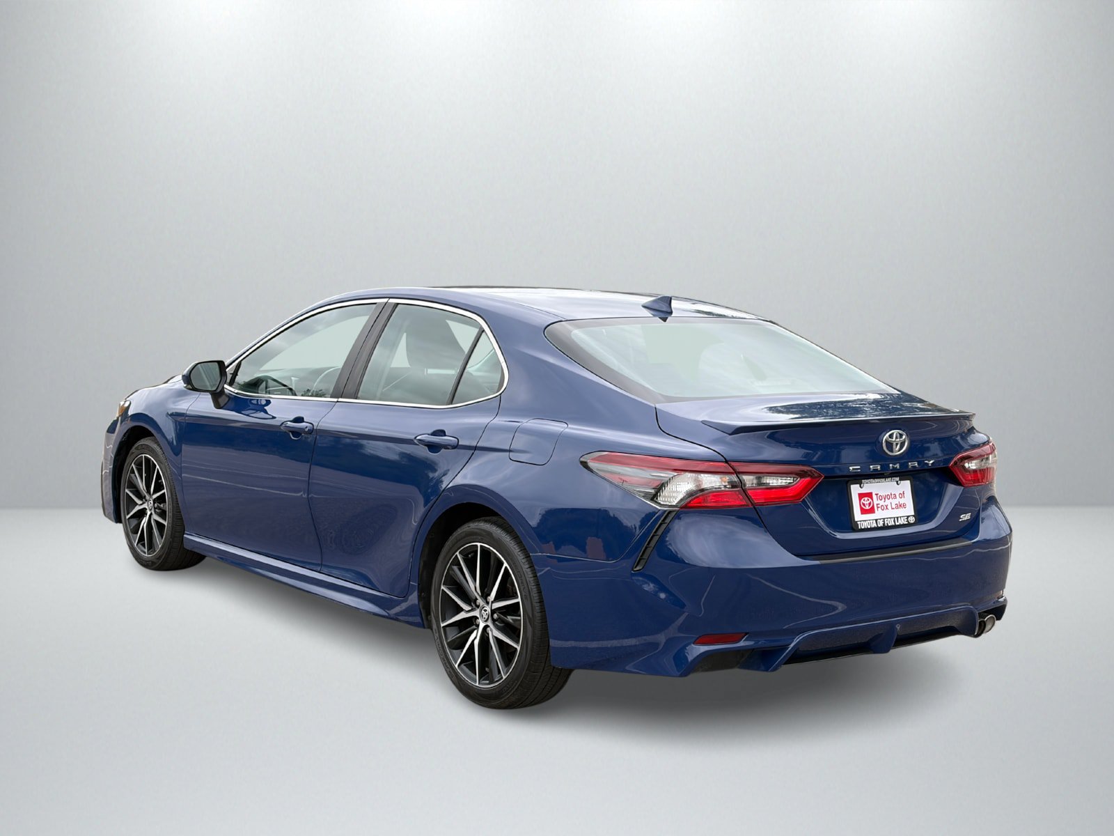 Used 2023 Toyota Camry SE FWD image 3