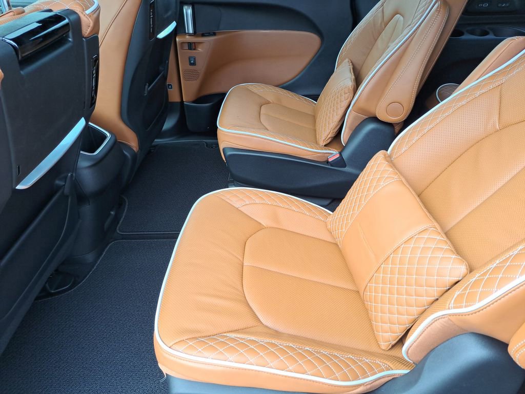 New 2026 Chrysler Pacifica Pinnacle w/ Trailer Tow Group image 14