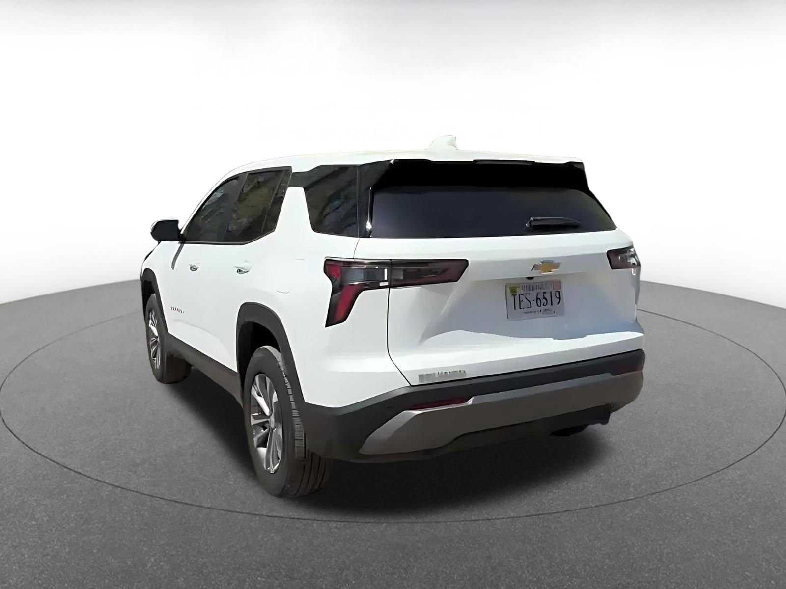 Used 2025 Chevrolet Equinox LT FWD image 11