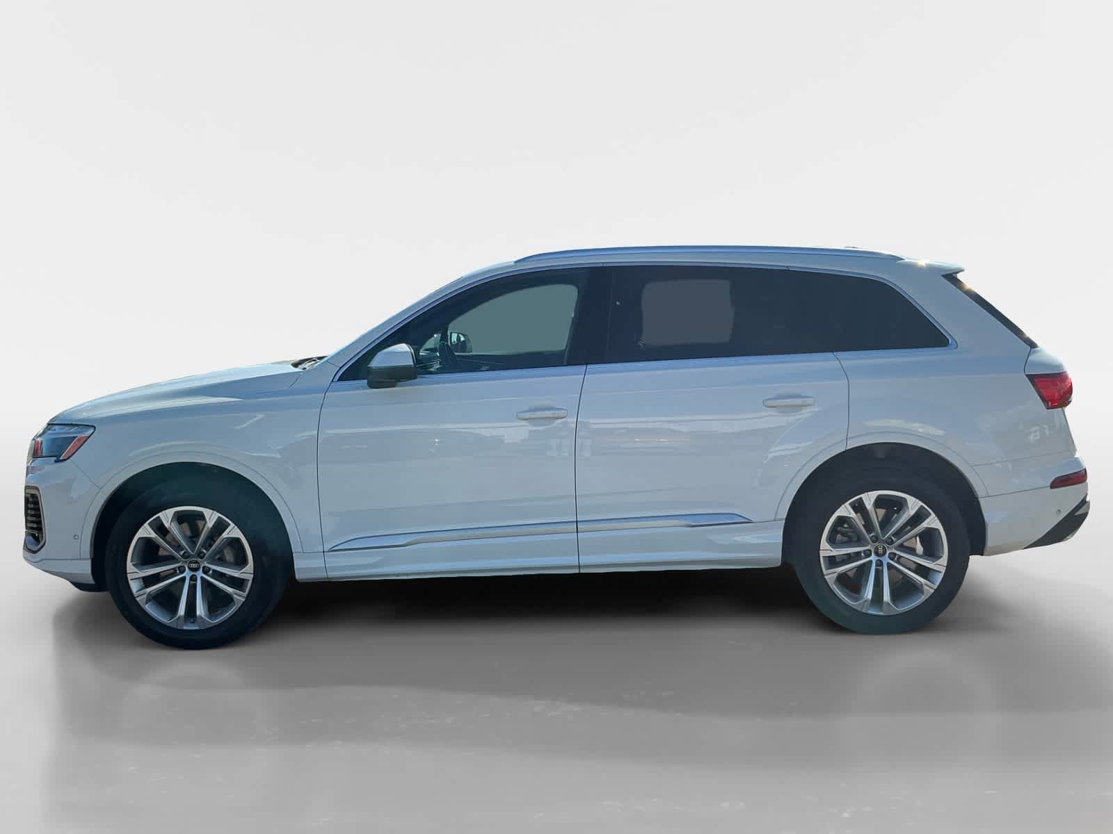 Used 2025 Audi Q7 3.0T Premium Plus AWD/4WD image 2