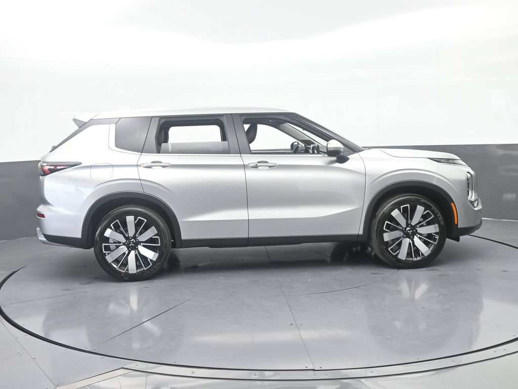 New 2026 Mitsubishi Outlander SE FWD image 7