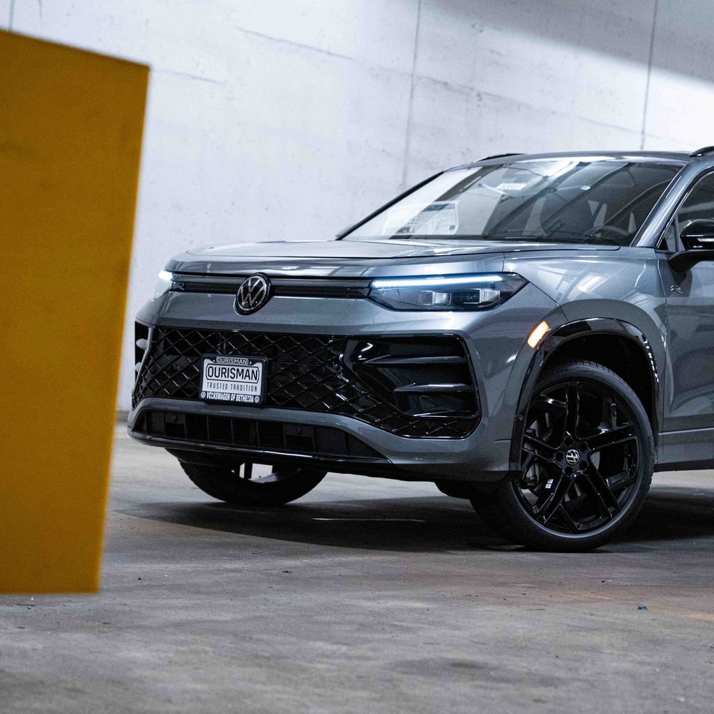 New 2026 Volkswagen Tiguan SE R-Line AWD/4WD image 2