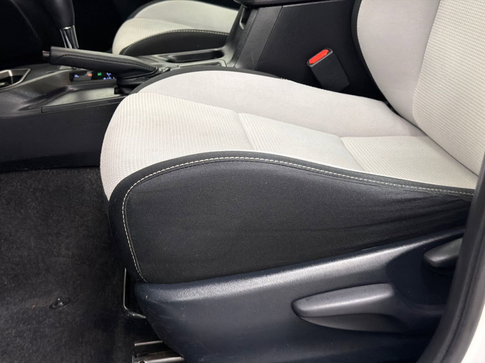 Used 2018 Toyota RAV4 XLE AWD/4WD image 14