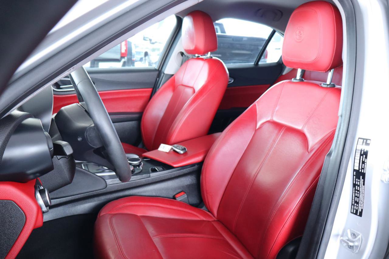 Used 2019 Alfa Romeo Giulia RWD image 16