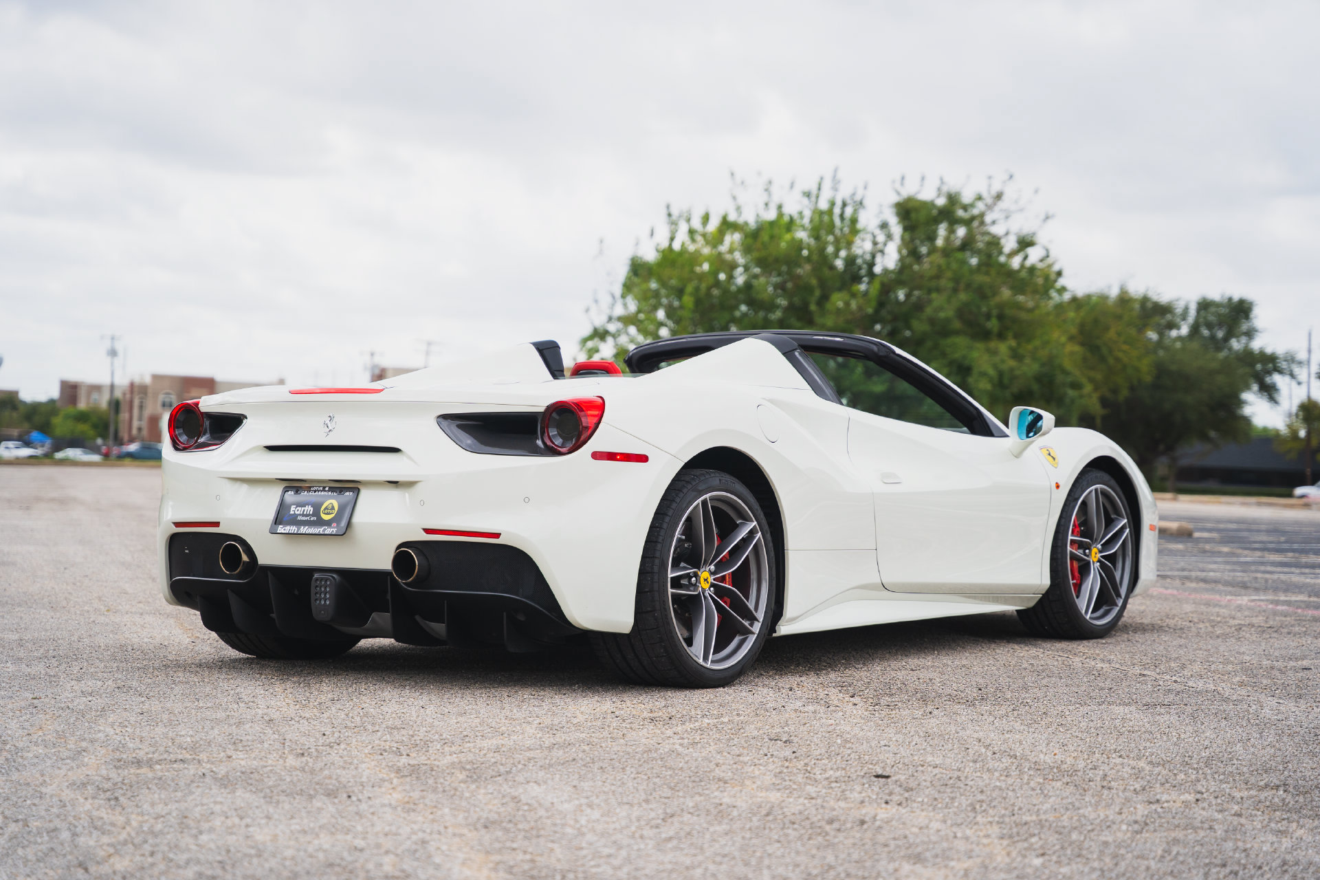 Used 2018 Ferrari 488 Spider RWD image 11