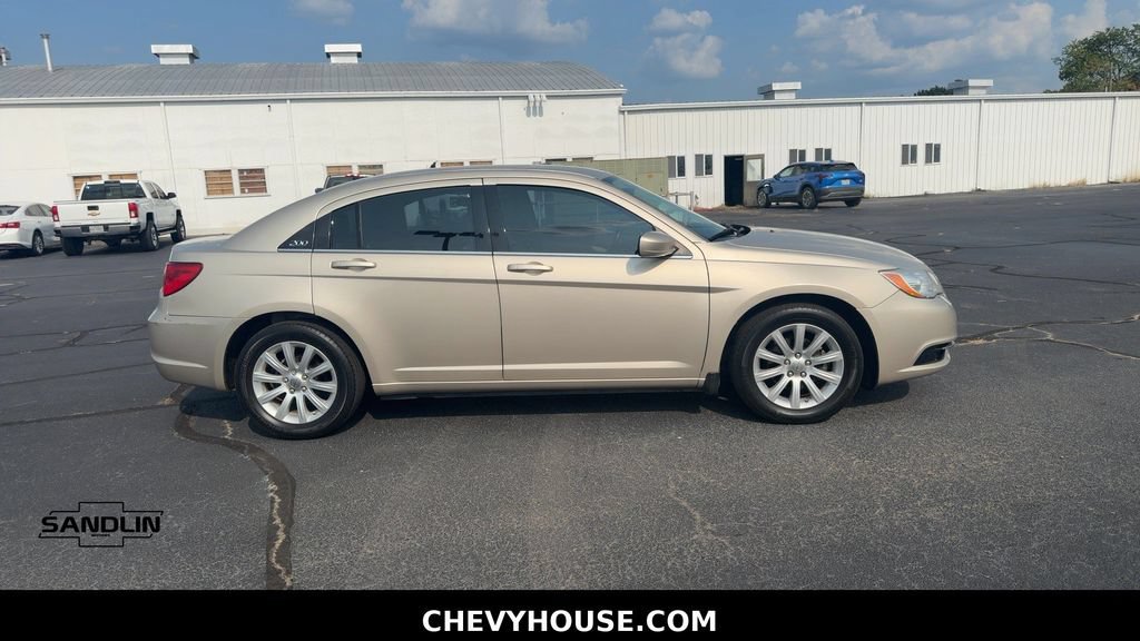 Used 2013 Chrysler 200 Touring FWD image 2