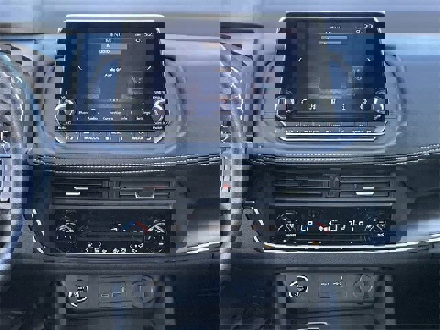 Used 2023 Nissan Rogue SV image 16