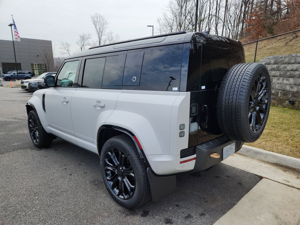 New 2026 Land Rover Defender 110 OCTA image 12