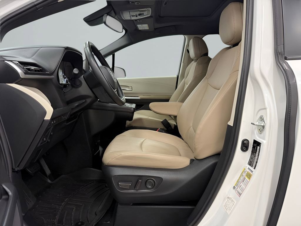 Used 2022 Toyota Sienna XLE w/ XLE Plus Package AWD/4WD image 11