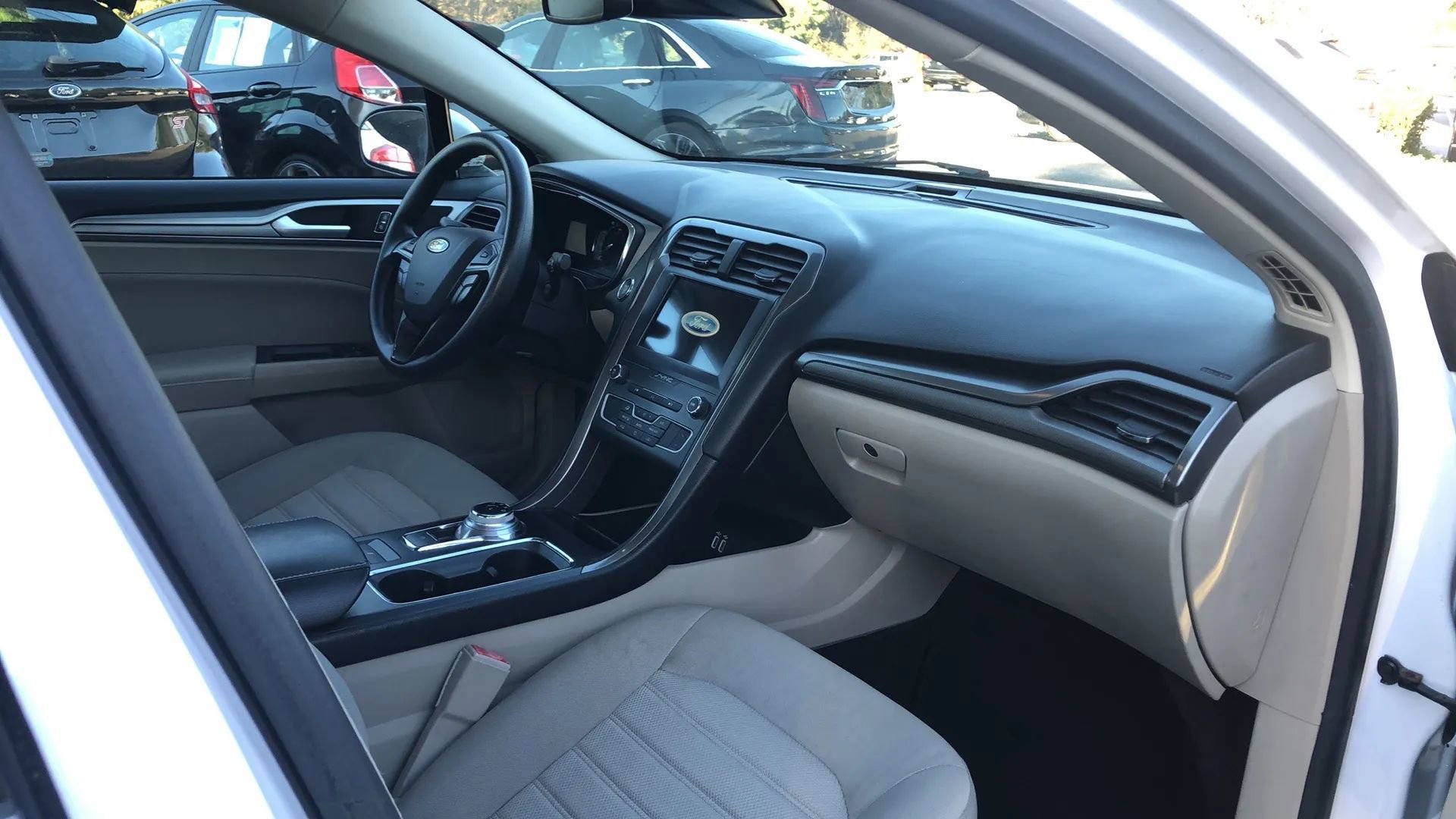 Used 2020 Ford Fusion SE FWD image 11