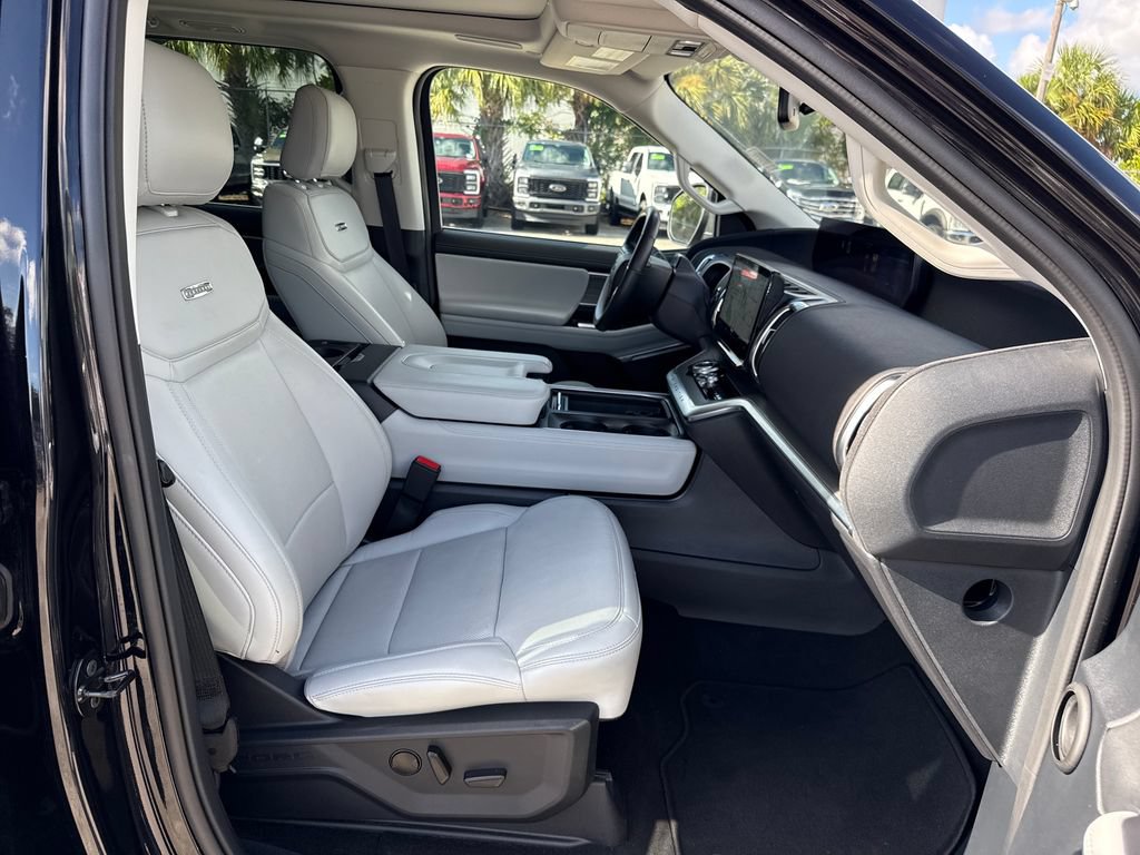 Certified 2025 Ford Expedition Platinum w/ Driver's Package AWD/4WD image 31