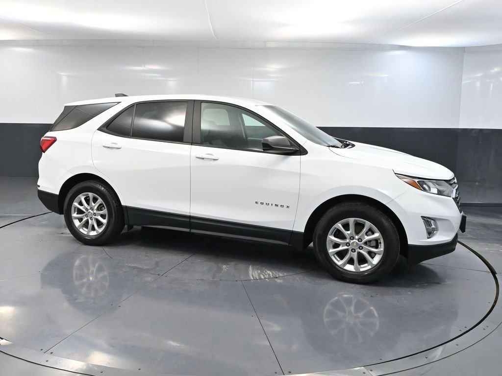 Used 2021 Chevrolet Equinox LS w/ LS Convenience Package image 4
