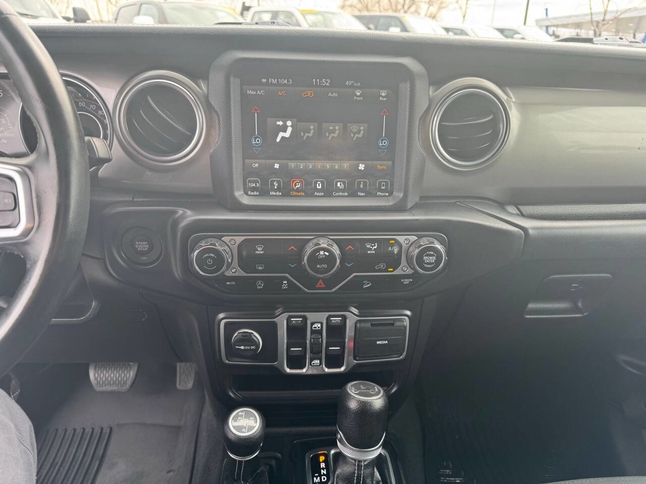 Used 2018 Jeep Wrangler Unlimited Sahara w/ Uconnect 4C Nav & Sound Group image 21