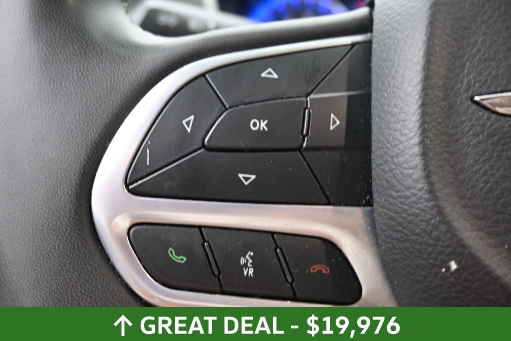 Used 2023 Chrysler Pacifica Touring-L FWD image 24