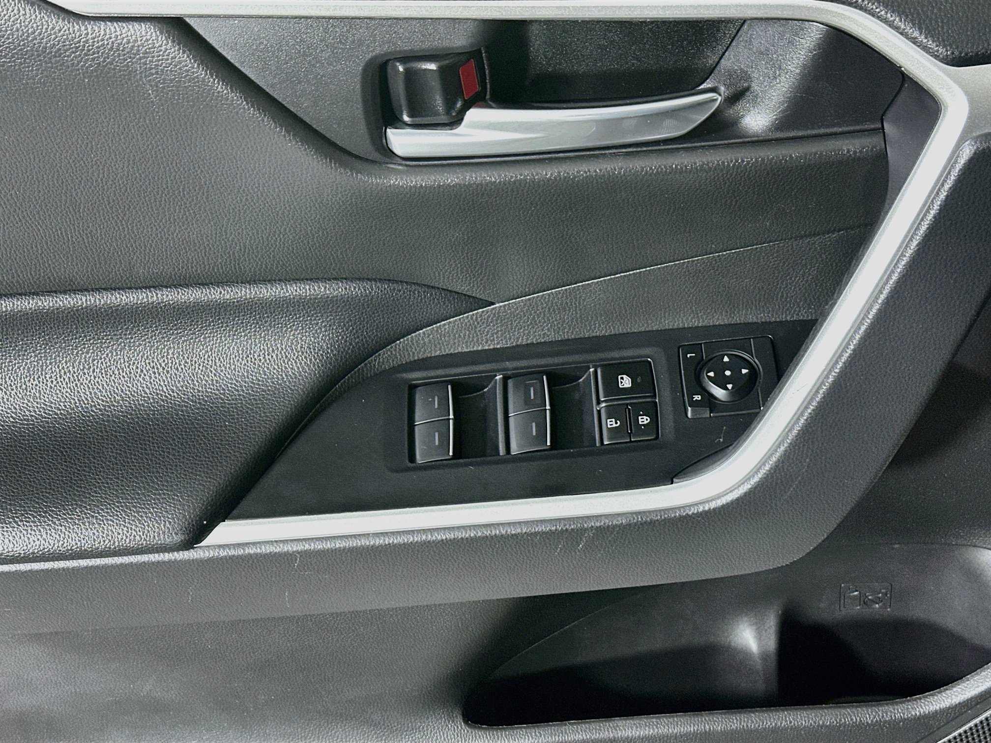 Used 2024 Toyota RAV4 XLE FWD image 14