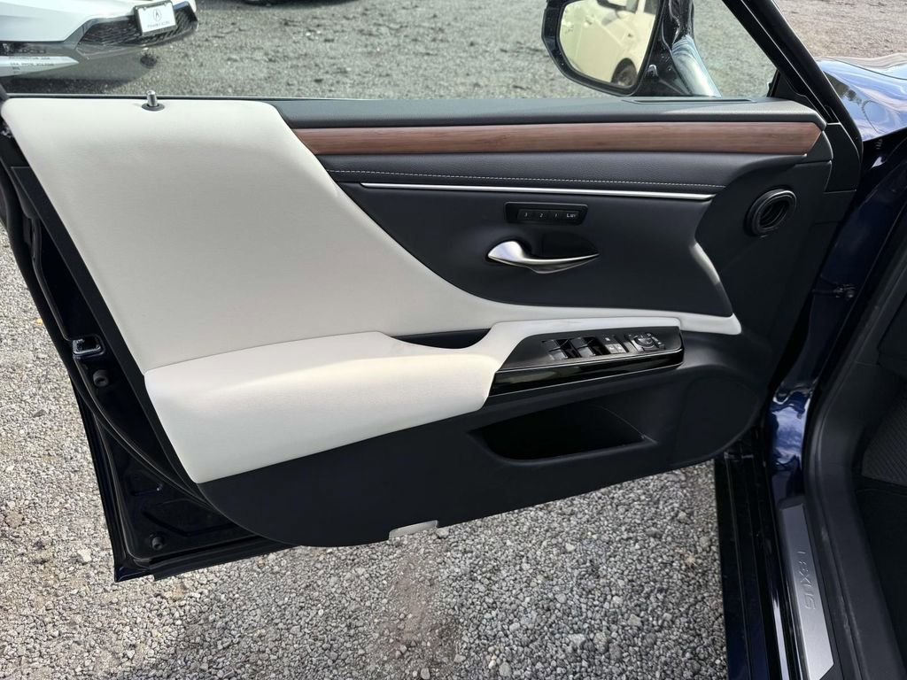 Used 2025 Lexus ES 350 Premium image 13