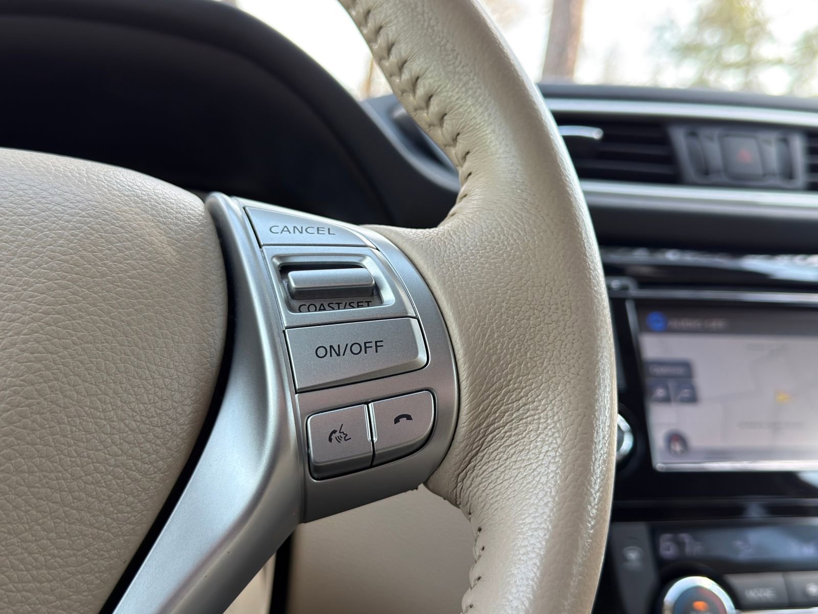 Used 2015 Nissan Rogue SL image 24