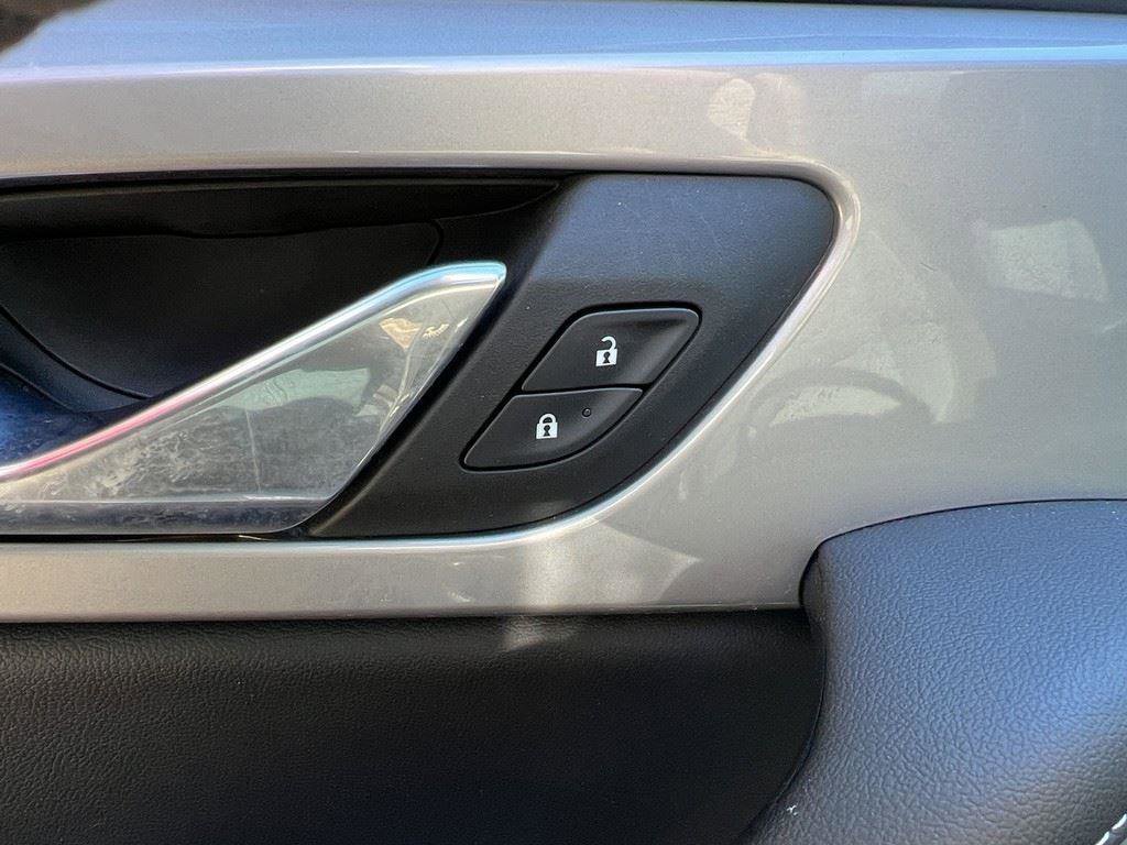 Used 2023 Chevrolet Blazer LT w/ Convenience Package image 17