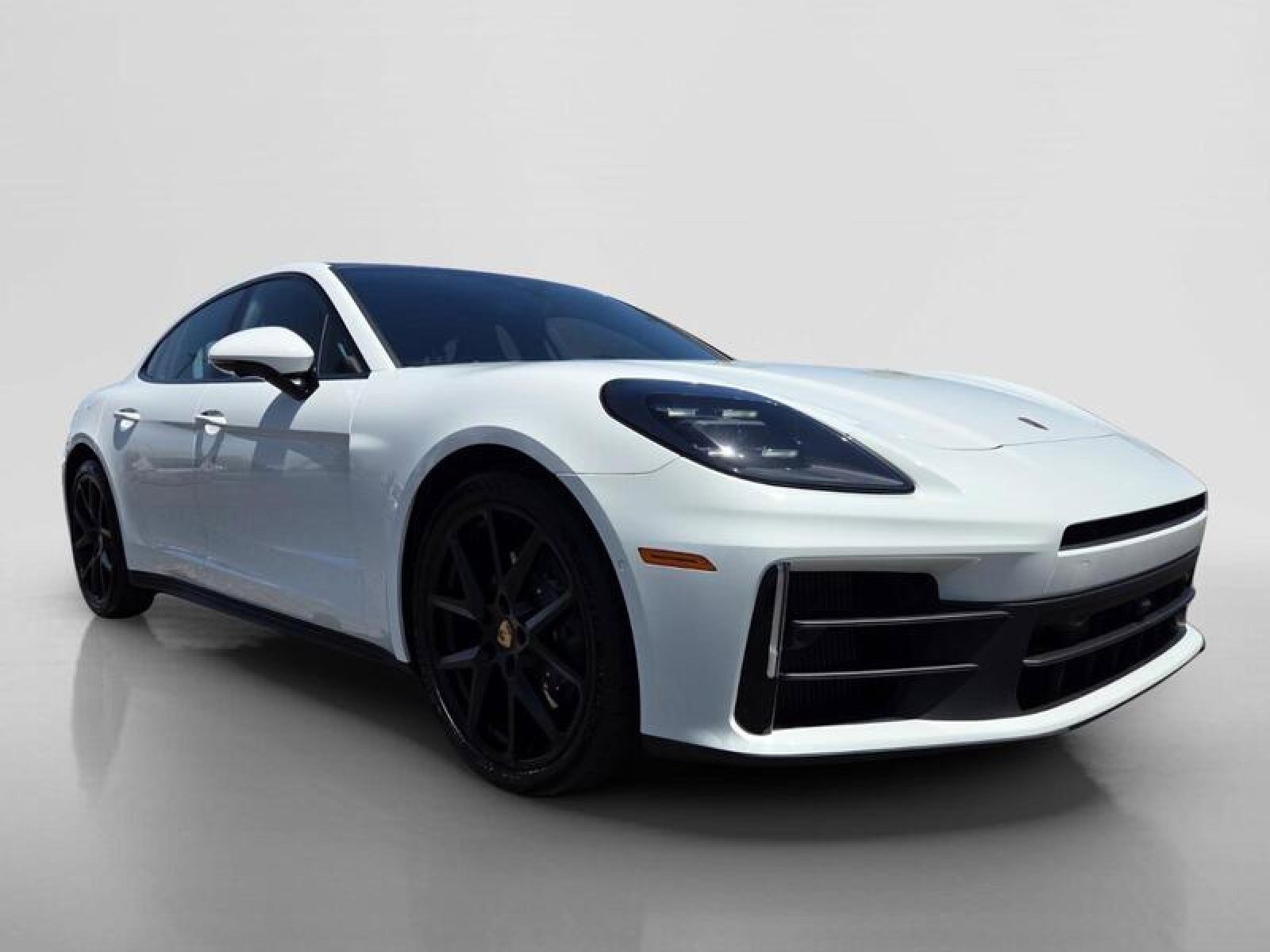 Used 2025 Porsche Panamera image 7