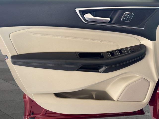 Used 2016 Ford Edge Titanium FWD image 8